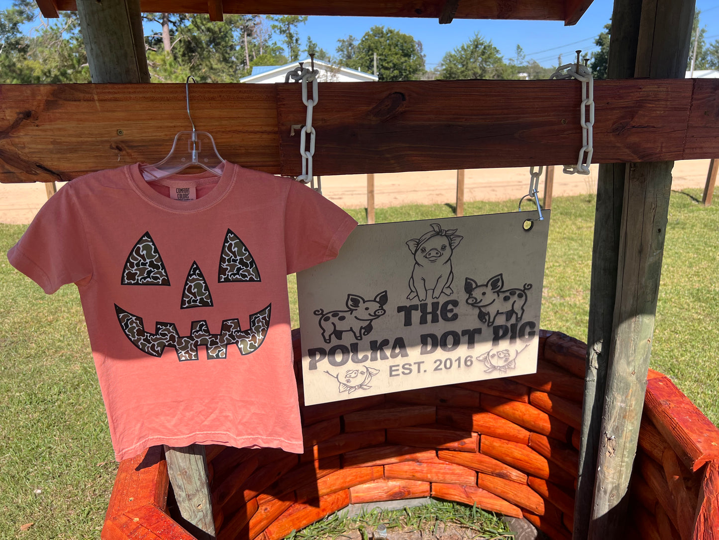 Camo pumpkin face tee