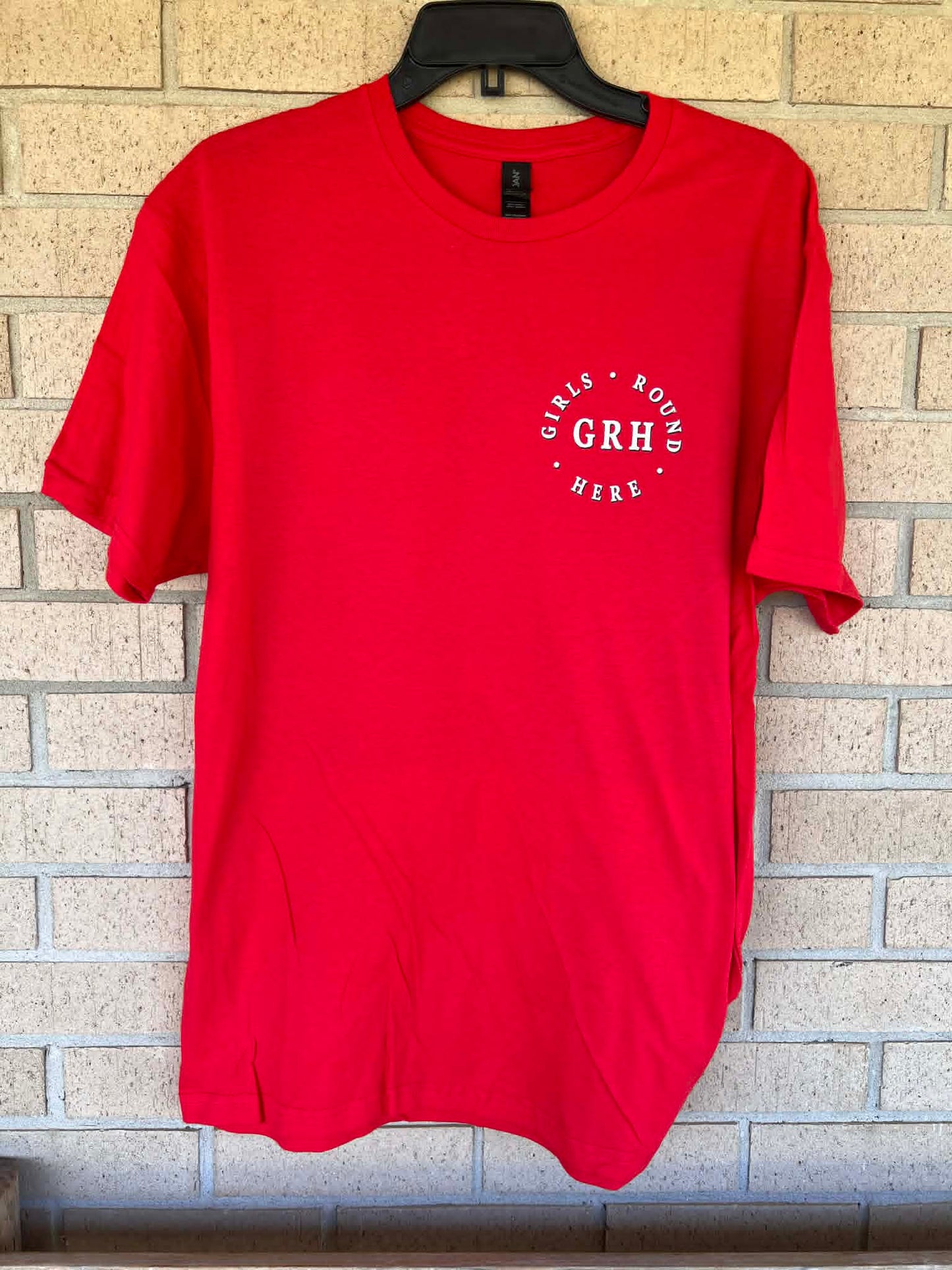 Girls round here chippin' dippin' and sippin' tee
