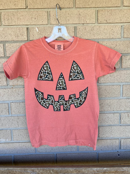 Camo pumpkin face tee